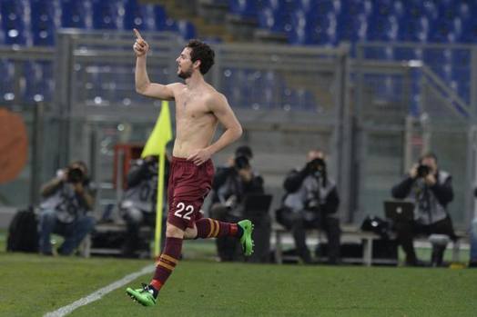 L'attaccante esulta togliendosi la maglietta. Lapresse